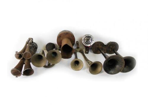 Various vintage electric and air horns...