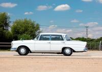 Mercedes-Benz 300 SE Fintail - 3