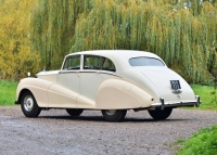 1954 Rolls-Royce Silver Wraith Six Light Saloon by Park Ward - 2