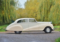 1954 Rolls-Royce Silver Wraith Six Light Saloon by Park Ward - 3